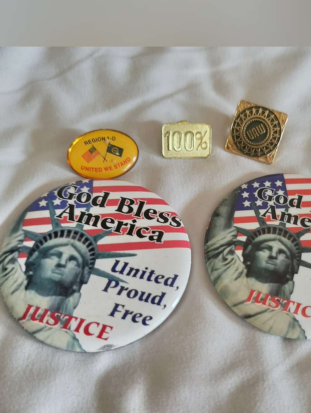 United Auto Workers UAW Memorabilia Lot - Vintage Lapel Pins & Large 3" Pinbacks